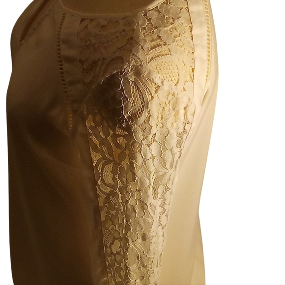 Express- Cream Colored Top, Lace Shoulders, Arms & Trim. 3/4 Sleeves, Size M - Picture 10 of 14
